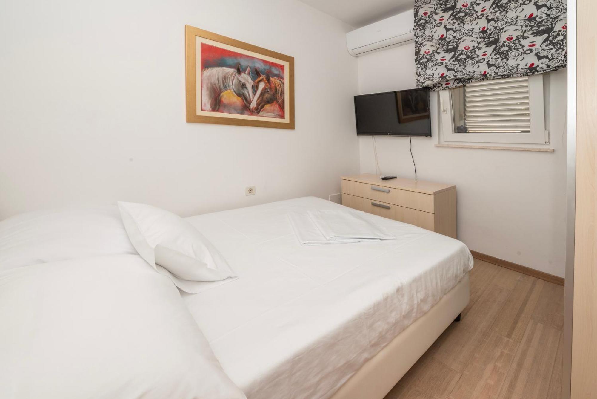 Lavanda Residence With Heated Pool Trogir Split Donji Okrug  Bagian luar foto