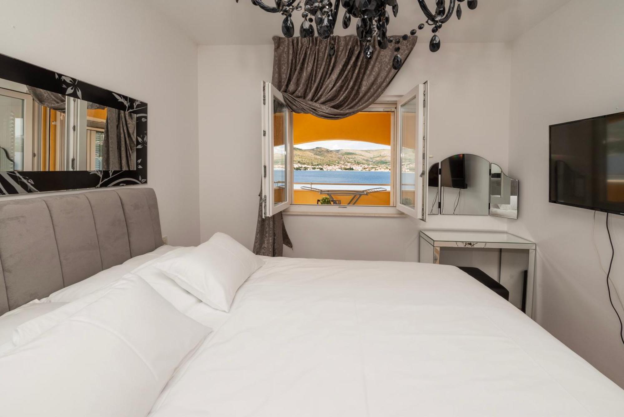 Lavanda Residence With Heated Pool Trogir Split Donji Okrug  Bagian luar foto