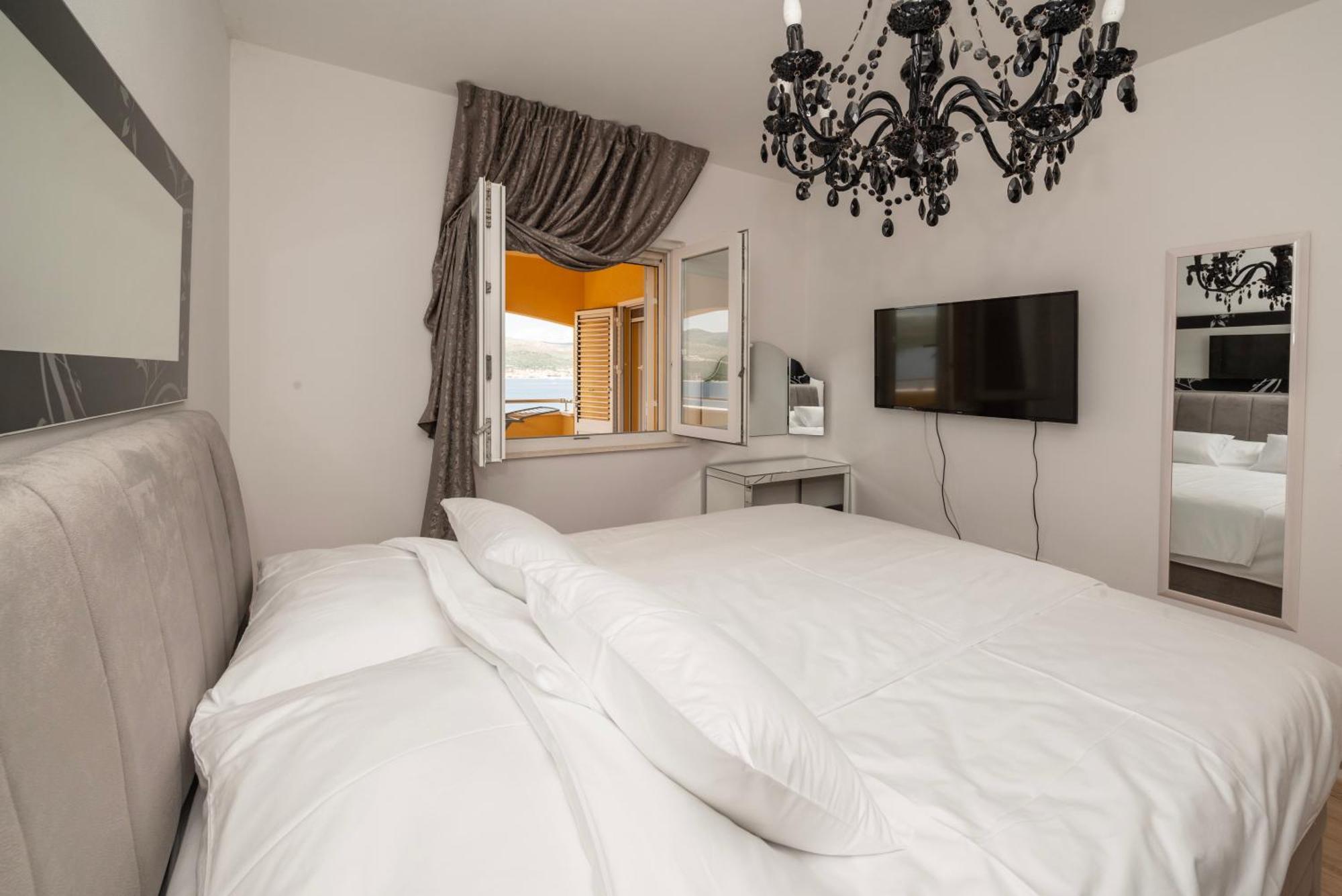 Lavanda Residence With Heated Pool Trogir Split Donji Okrug  Bagian luar foto